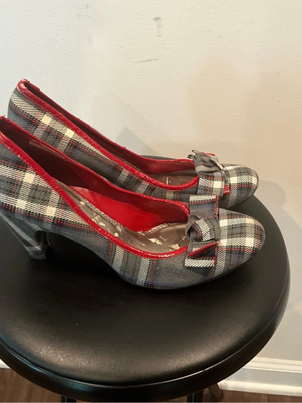 Gianni Bini Gray Plaid Pumps with Red Trim and Bow size 10